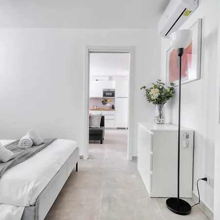 Apartment Red Cannas, Cozy In Life District Mailand